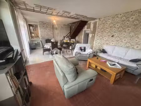 maison familiale de 129 m² avec 5 chambres et grand terrain.