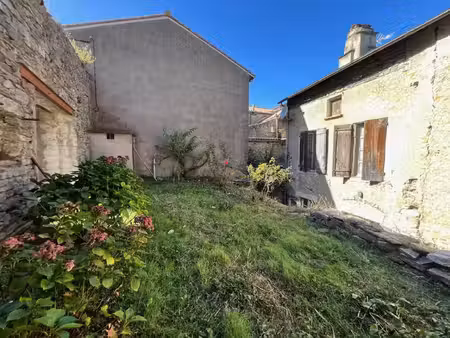 maison de village avec terrasse  garage et jardin