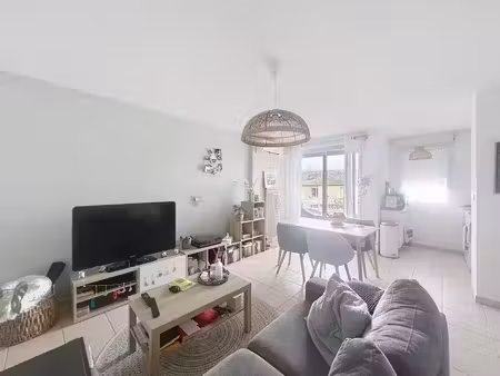 appartement t2 42m² - à louer- terrasse - parkings