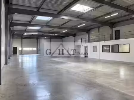 à la location un local de 674m² - franconville