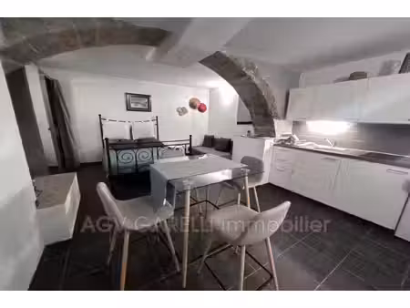 location appartement 1 pièce 26m² hyeres 83400