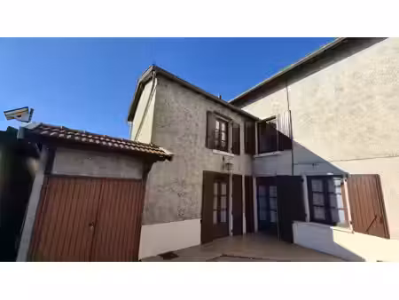 maison d’habitation mitoyenne d’un coté  garage et jardin su