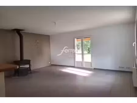 location maison 4 pièces 89m² figanieres 83830