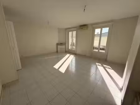 location locaux professionnels 4 pièces 76.37 m² à cannes (06400)  1 675 €