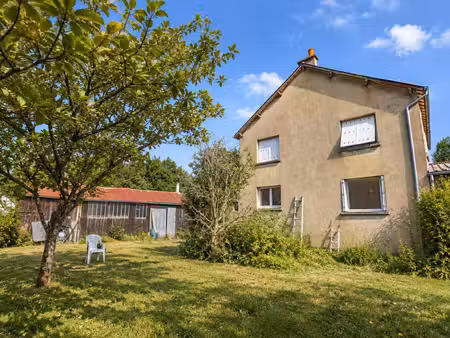 une maison familiale  de l'espace et deux belles dépendances