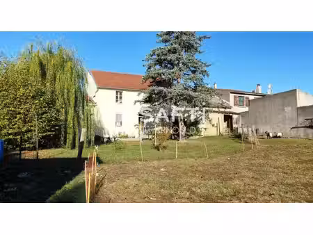 maison de village de 240 m2 environ sur une parcelle de 1547 m2
