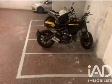 parking à paris (75012)
