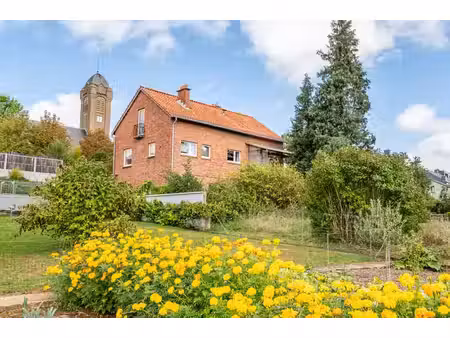 maison à chenois avec beau jardin