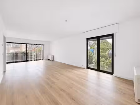 lumineux appartement 2 chambres + bureau avec terrasse