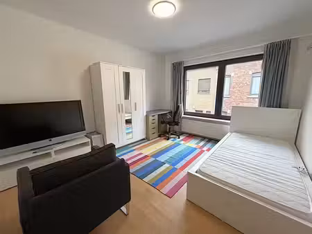 chambre de 15m2 dans une maison familiale avec terrasse