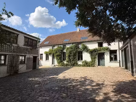 superbe ferme avec annexes et grand jardin
