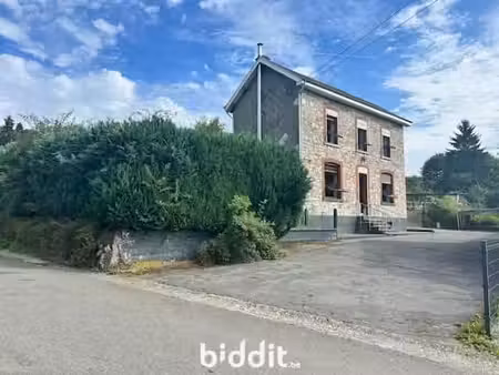 jolie maison à rénover à bêche