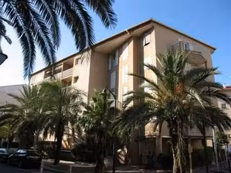 location appartement t1 à hyères (83400) : à louer t1 / 35m² hyères