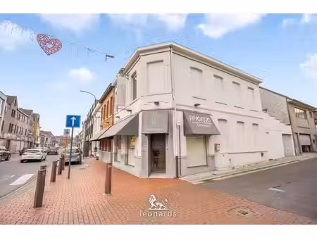 spacieux immeuble mixte commerce et habitation déalement