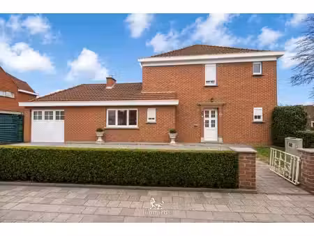 maison à rafraîchir idéalement située à harelbeke