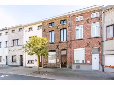spacieuse maison avec 4 chambres et jardin à alost