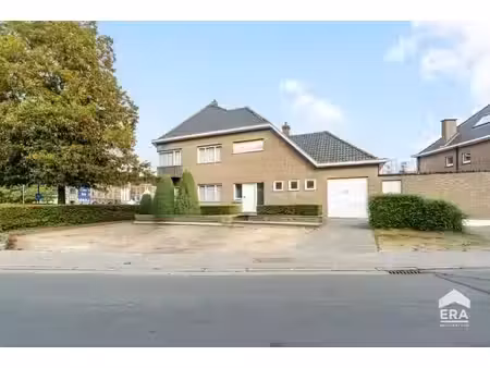 spacieuse maison familiale avec 5 chambres  garage et jardin