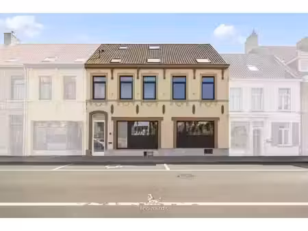 maison de commerce magnifiquement rénovée