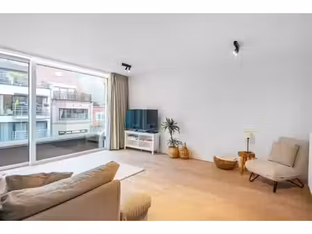 spacieux triplex (maison ben) situé à proximité de l'avenue