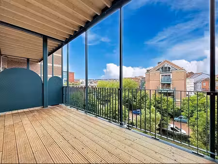 tour&taxis-appartement rénové 2 chambres + terrasse +parking