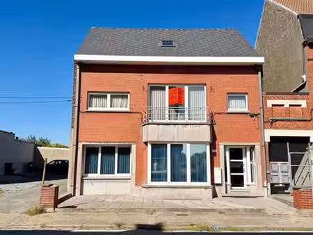 volledig vernieuwd 3 slpks appartement met grote leefruimte 