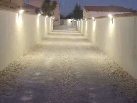 splendide propriété 4 faces : villa de 160 m² + 2 dépendances de 80 m² + espace piscine 16