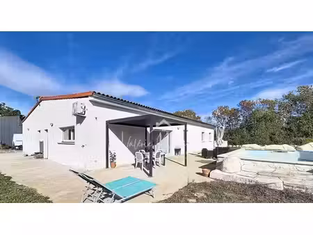 villa avec piscine et grand entrepôt – à 15 minutes st-affrique