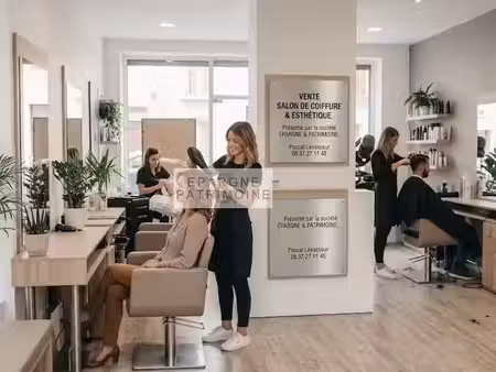 salon de coiffure avec un très bel emplacement