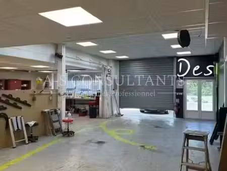 entrepot avec bureaux à vendre