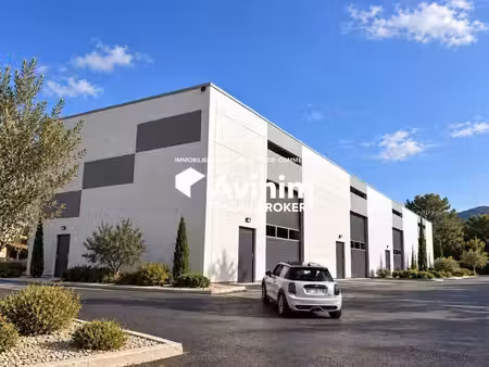 location commerce montauroux 83440 713m²