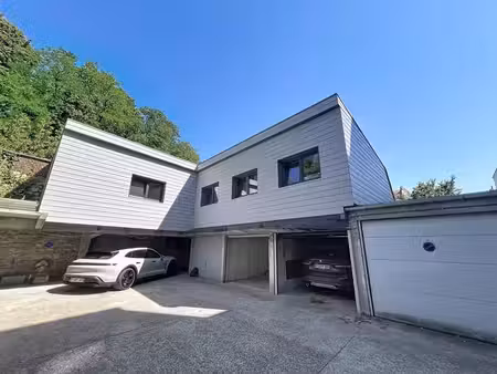 bureau ± 70 m² en arrière-bâtiment + garage & parking
