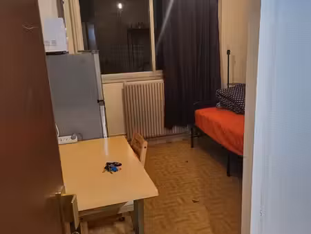 chambre meublée charges compris eau chaude froide chauffage wifi et machine à laver