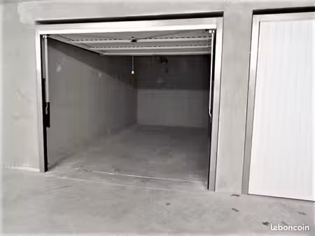 parking/box 17 m² ploemeur