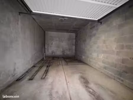 garage fermé en sous-sol - reignier
