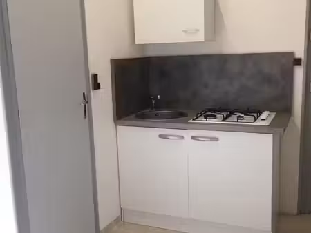 beau studio prox métro caulier