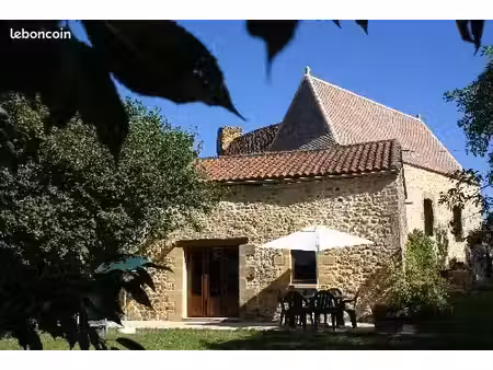 périgord: loue maison meublée à l'année