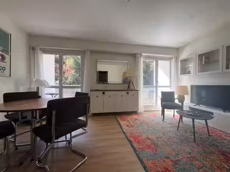 appartement t2 rénové avec goût dans un cadre verdoyant avec terrasse  cave et parking