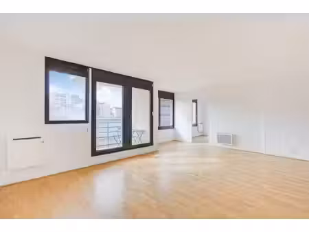 4 pieces avec balcons/ parking et caves