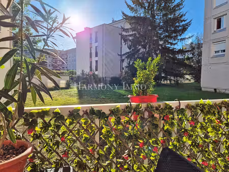 appartement t2 de 50 m2 avec balcon et cave