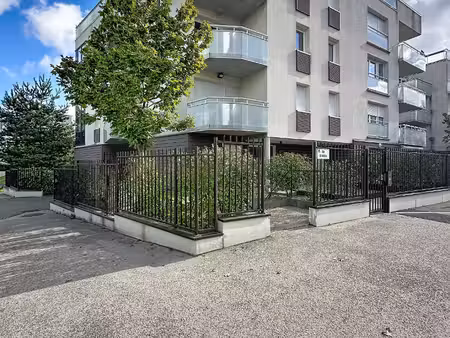 appartement 2 chambres avec balcon à 10 min à pied du centre-ville.