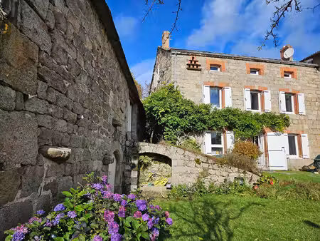 mazet saint voy ! ancienne corps de ferme mitoyen au coeur du village