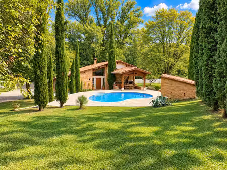 belle maison de caractère rénovée sur un parc arboré de 4 80