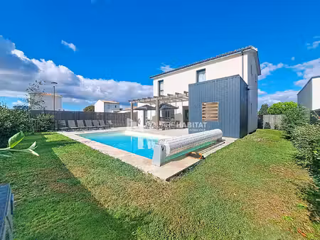aux portes de saint-palais-sur-mer. villa contemporaine avec piscine  jacuzzi et 4 suites 