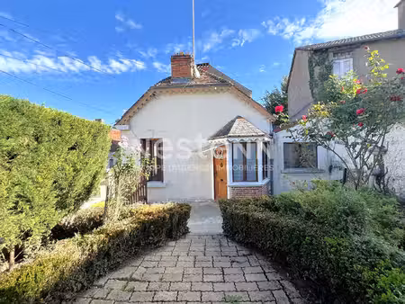 maison de ville 2 chambres avec cour à vendre sur la commune de valencay (36)