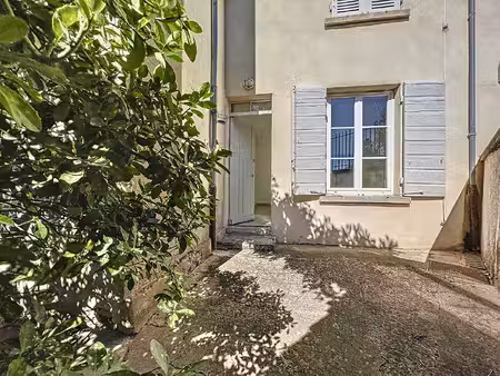 appartement centre de champagne au mont d'or - 79.20 m2 - 3 pièces  2 chambres + jardin + 