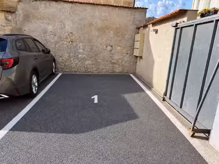 bordeaux nansouty - rue st jean - place de parking dans cour
