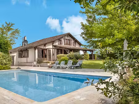 spacieuse maison de caractère avec piscine chauffée  magnifi
