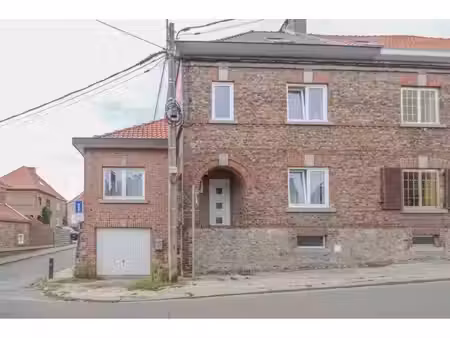 maison à louer avec garage et 3 chambres   saint-servais (vbe78530)