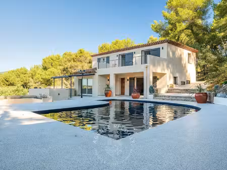 maison de luxe à vendre dans le quartier logis neuf est