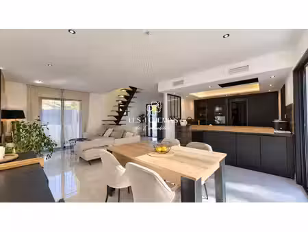 maison de luxe à vendre à rousset